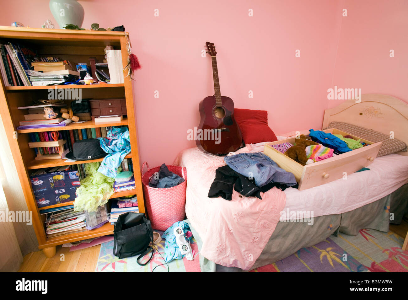 A female teenager's messy bedroom Stock Photo - Alamy
