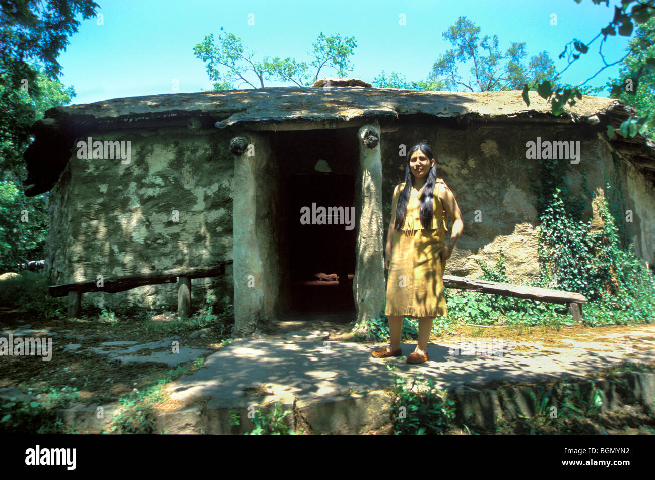 Traditional Cherokee woman in front of a council house at the Cherokee National Museum, Tahlequay Oklahoma Stock Photo