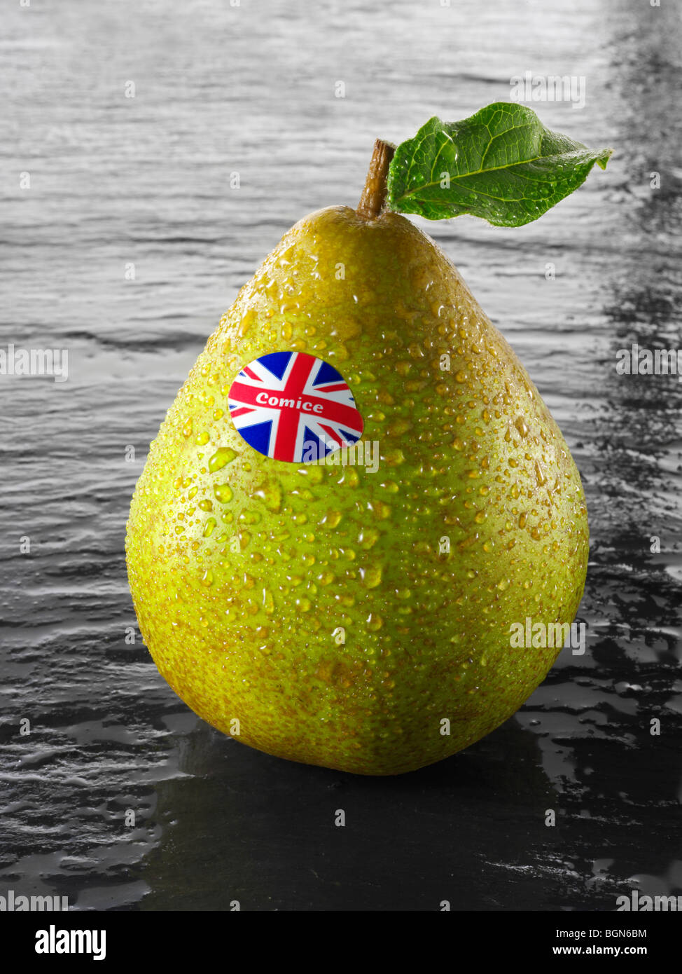 Comice pears hi-res stock photography and images - Alamy