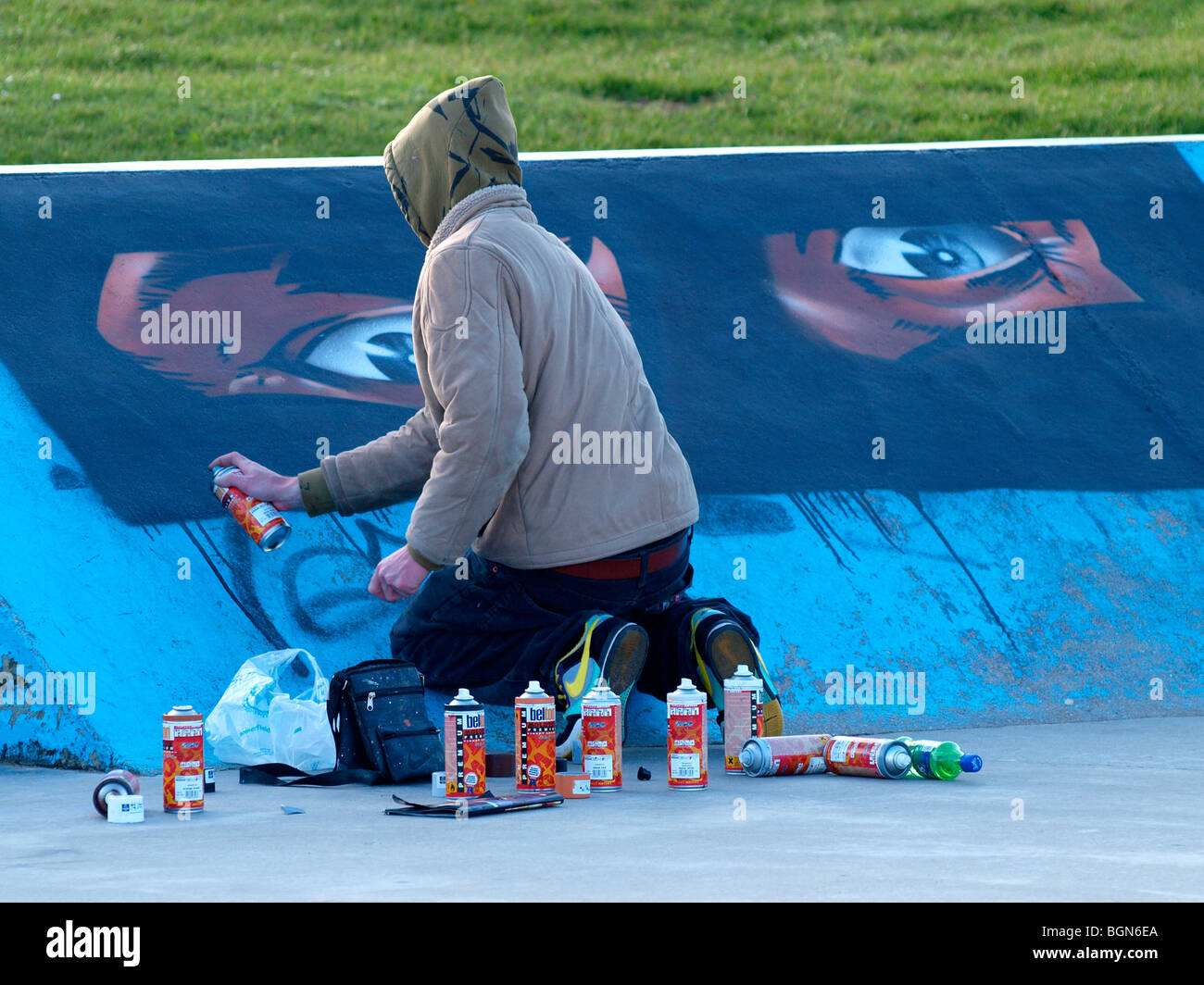 Graffiti artist at work Stock Photo Alamy
