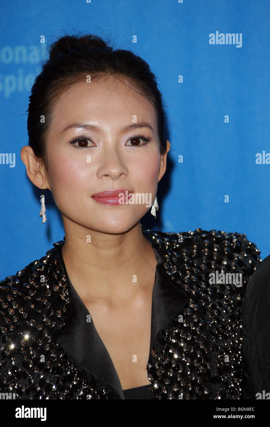 ZHANG ZIYI FOREVER ENTHRALLED PHOTOCALL BERLIN FILM FESTIVAL 2009 THE GRAND HYATT POTSDAMER PLATZ BERLIN GERMANY 10 February Stock Photo