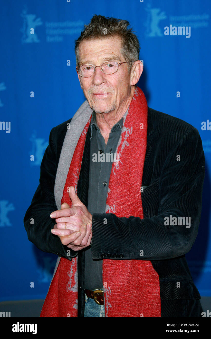 JOHN HURT AN ENGLISHMAN IN NEW YORK PHOTOCALL BERLIN FILM FESTIVAL 2009 THE GRAND HYATT POTSDAMER PLATZ BERLIN GERMANY 11 F Stock Photo