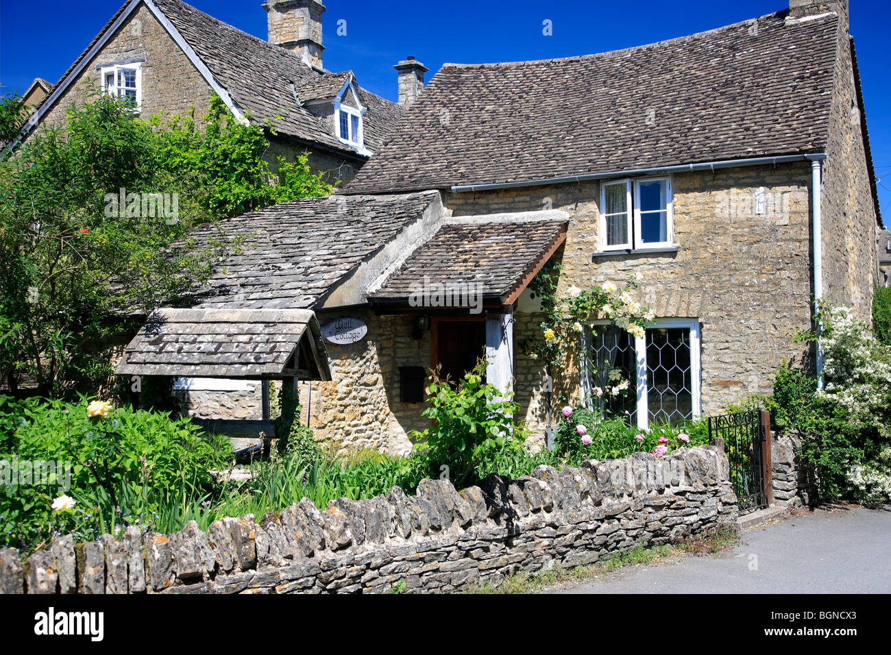 Stone Built Cottages Bourton On The Water Village Gloucestershire