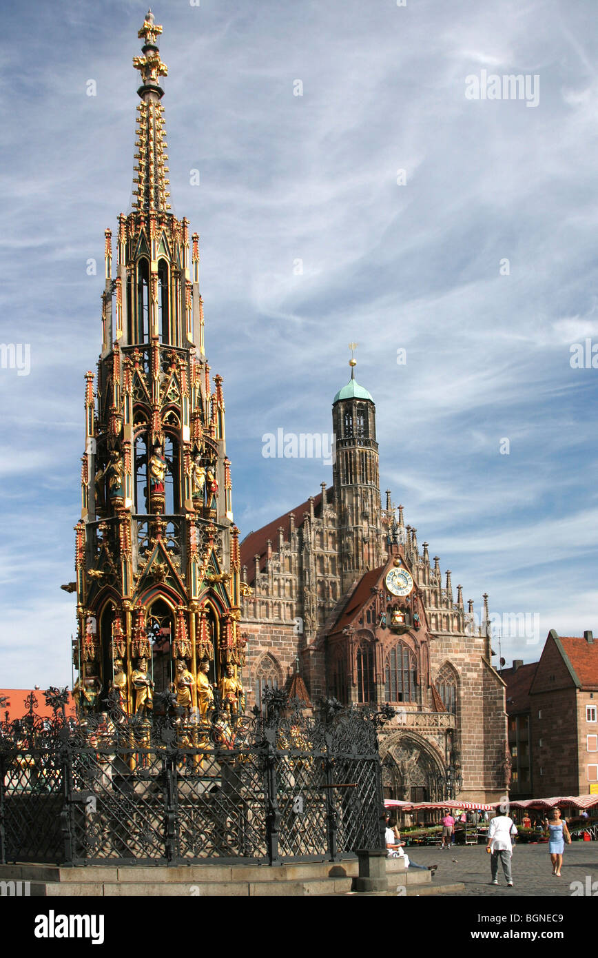 Schoner Brunnen Beautiful Fountain And The Frauenkirche On The Stock Photo Alamy