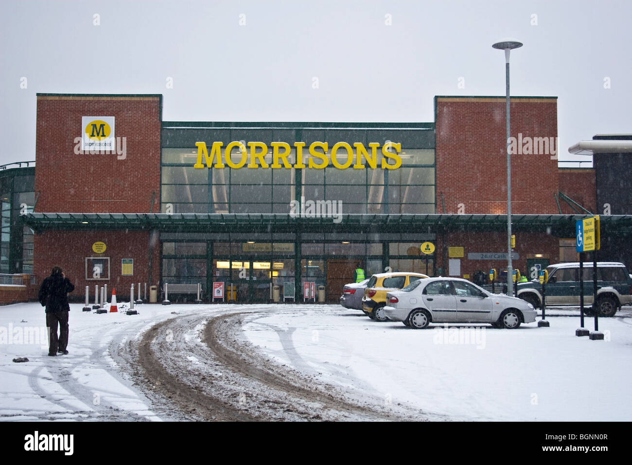 Few customers in icy conditions at Morrisons supermarket, Whitefield , Manchester, UK Stock Photo