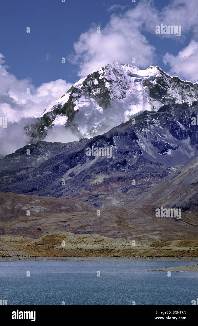 Tuni Laguna in front of Huayna Potosi (6088 m). Cordillera real