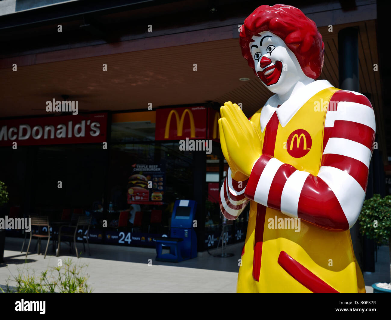 Ronald McDonald welcoming statue and traditional Thai greeting. Thailand S. E. Asia Stock Photo