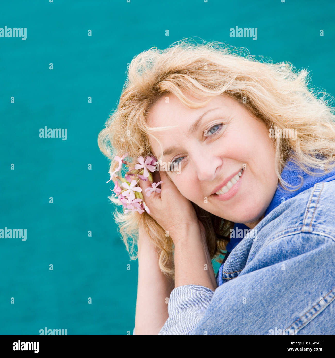 Portrait of a mature woman smiling Stock Photo - Alamy