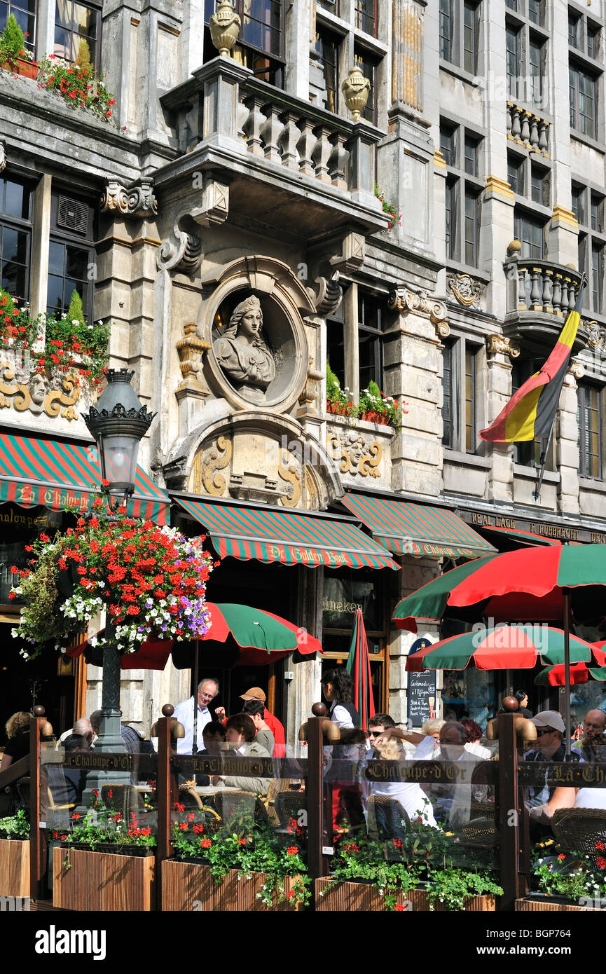 Tourists at restaurant De Gulden Boot, at the Market square / Grand Place / Grote Markt, Brussels, Belgium Stock Photo