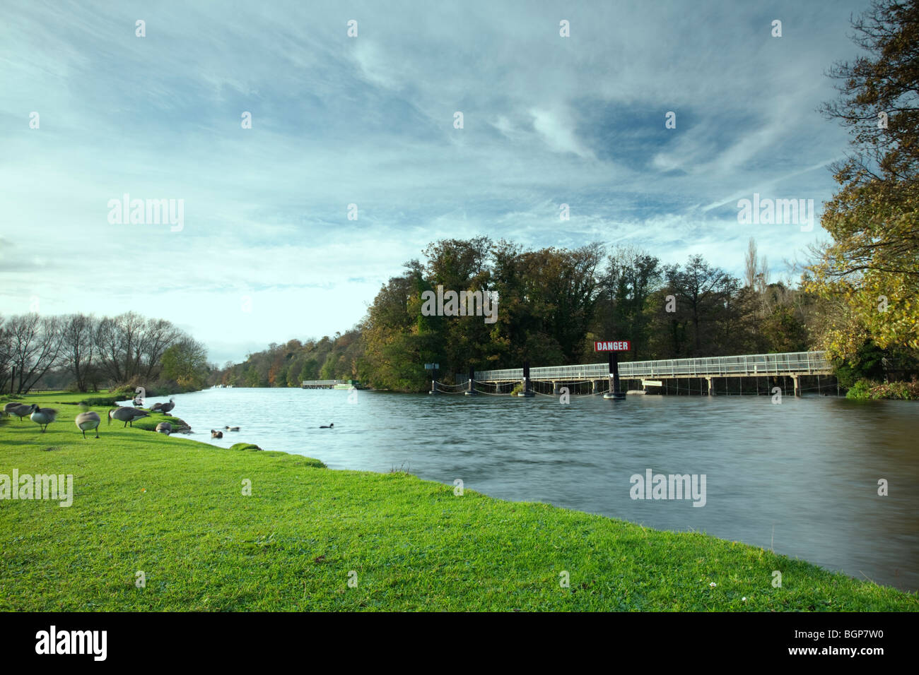 Hurley weir on the River Thames, Berkshire, Uk Stock Photo Alamy