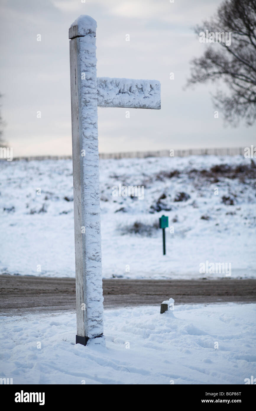 Snow Sign Post Sign post uk hi-res stock photography and images - Alamy