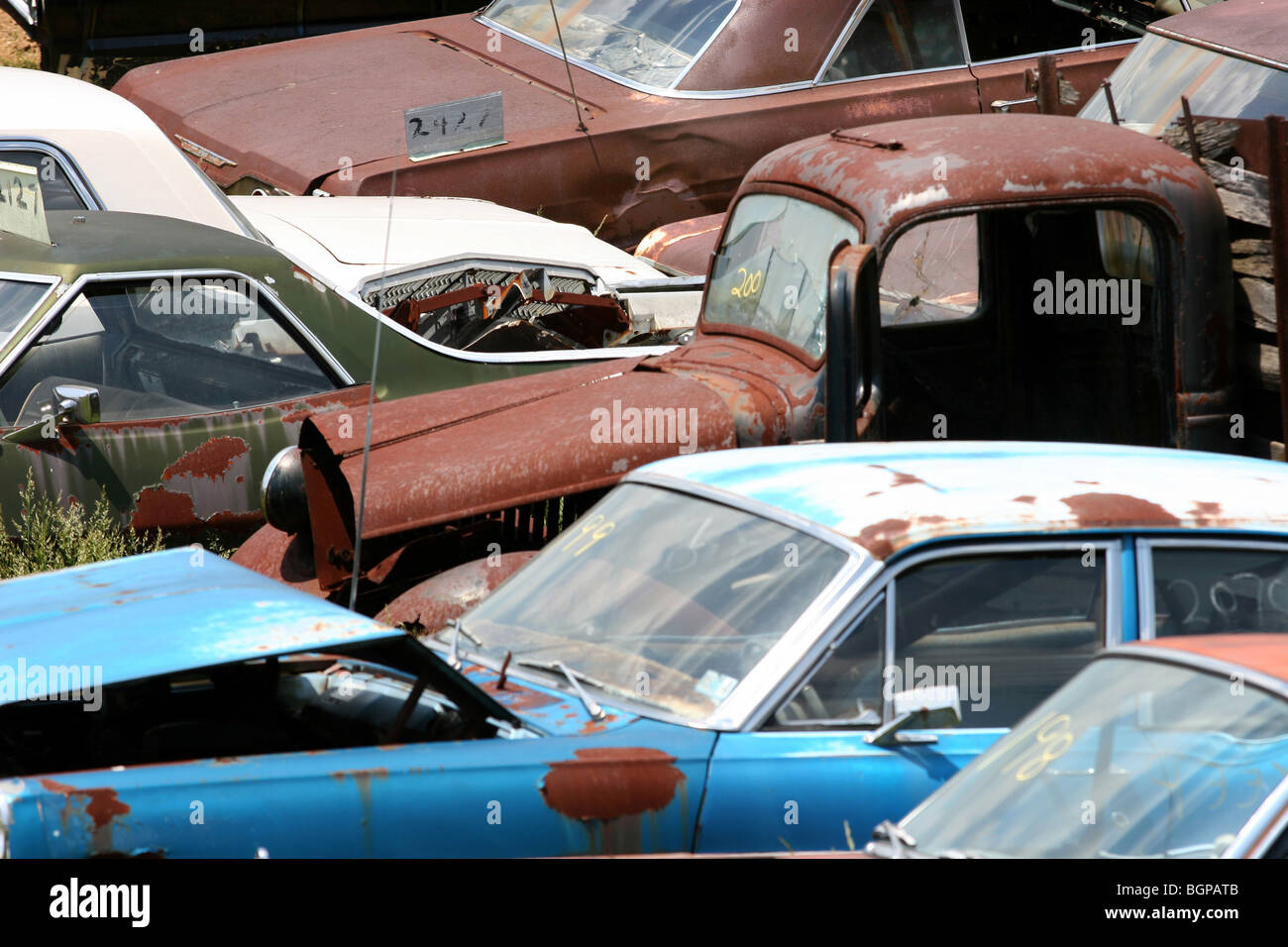 Classic cars rust in peace in an American country junk yard Stock Photo ...