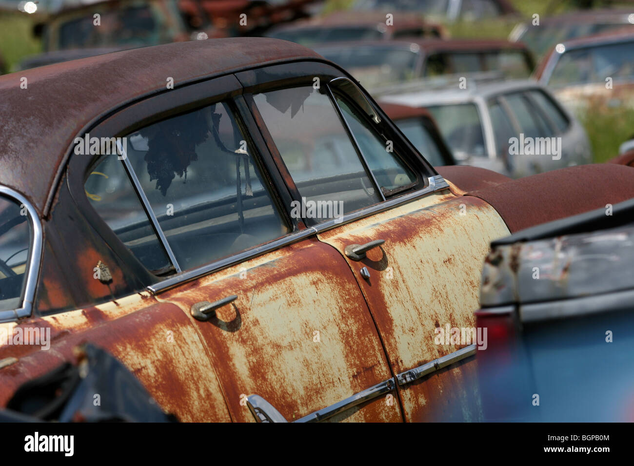 Car junk yard us hi-res stock photography and images - Alamy