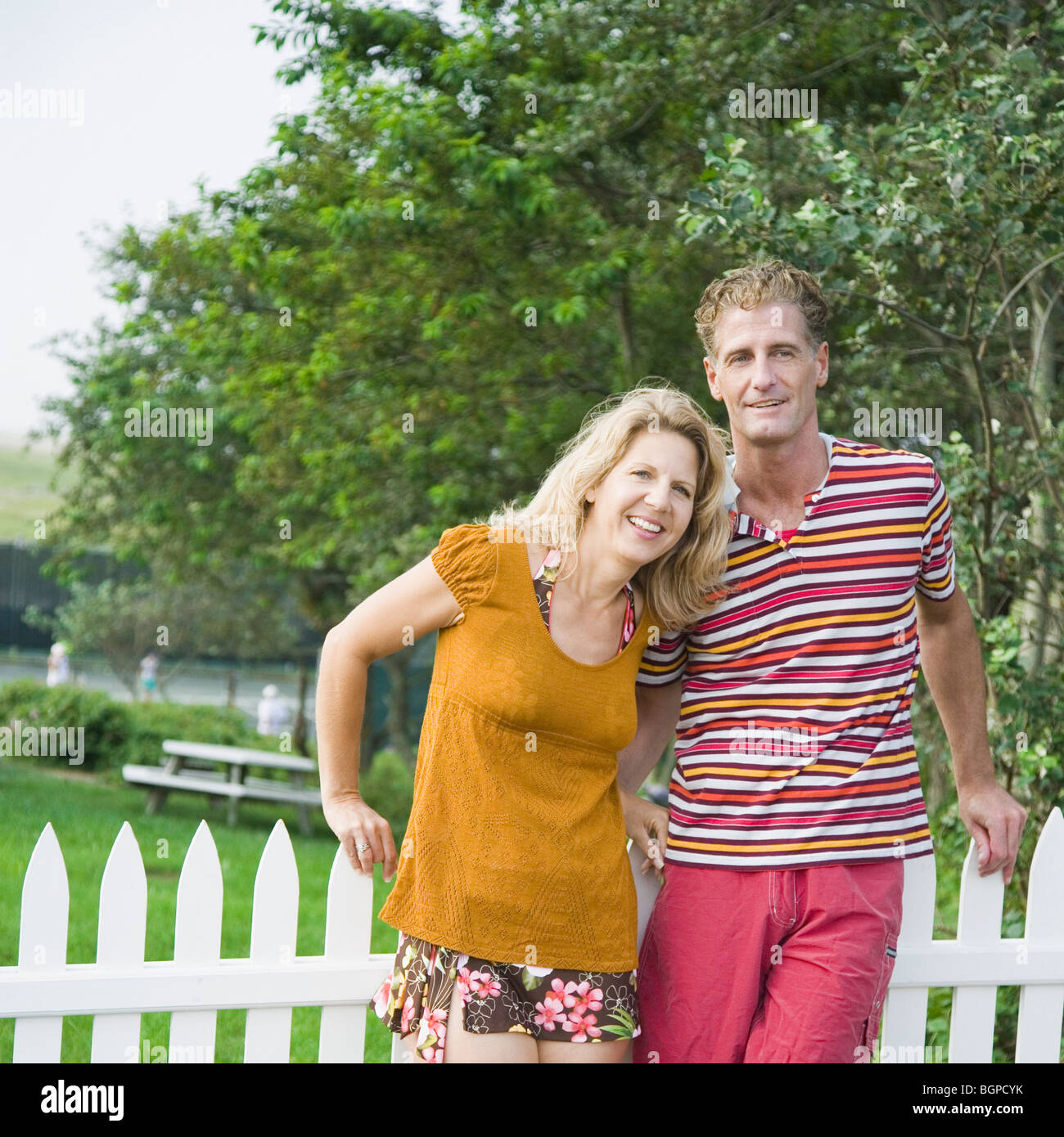 Mature women garden fence hi-res stock photography and images - Alamy