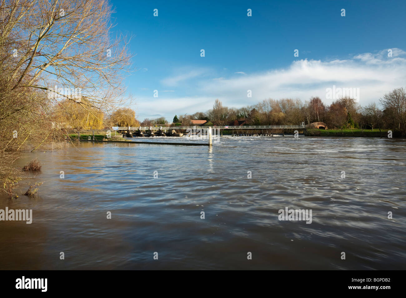 Benson Lock and Weir on the River Thames, Oxfordshire, UK Stock Photo