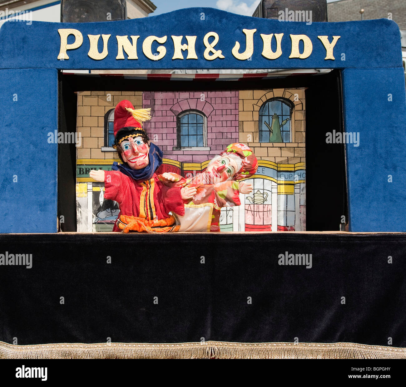 Punch and judy puppeteer hires stock photography and images Alamy