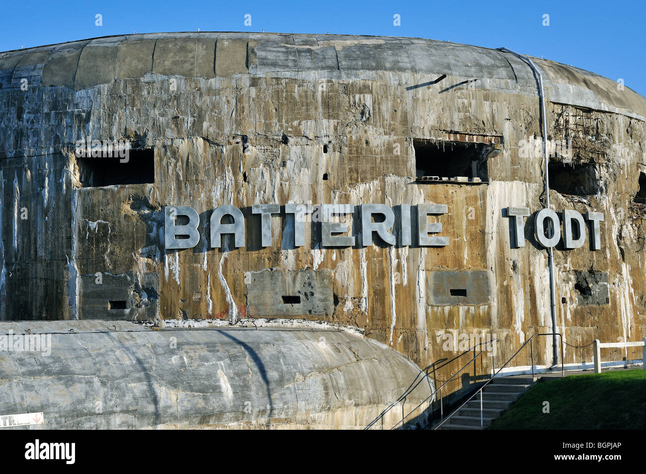 WW2 Atlantic Wall Museum with Second World War Two bunker Batterie Todt, Audinghen, Côte d'Opale, France Stock Photo
