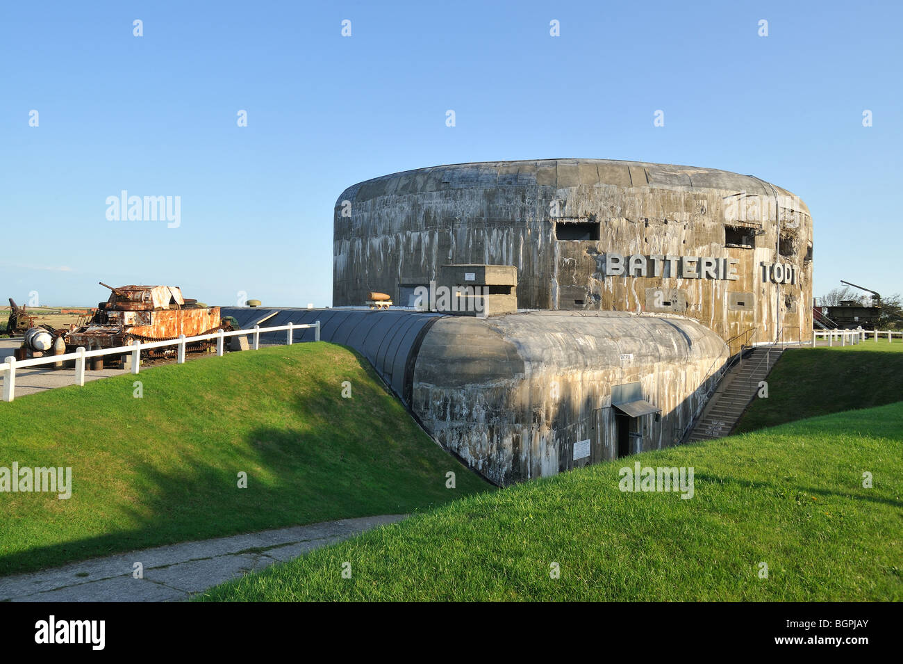 WW2 Atlantic Wall Museum with Second World War Two bunker Batterie Todt, Audinghen, Côte d'Opale, France Stock Photo