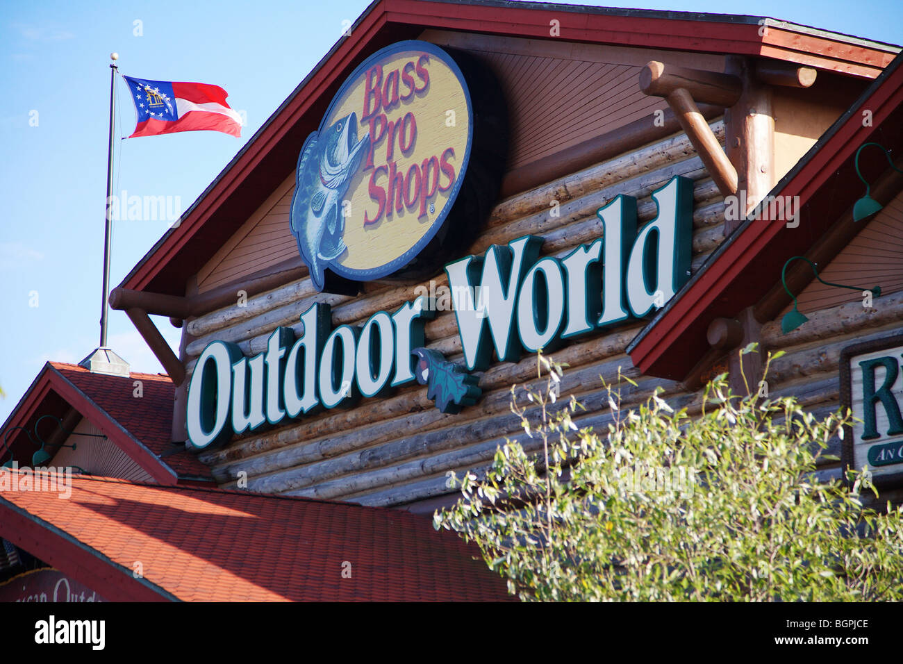 STORE FRONT OF BASS PRO SHOPS OUTDOOR STORE IN COMMERCE ECONOMY