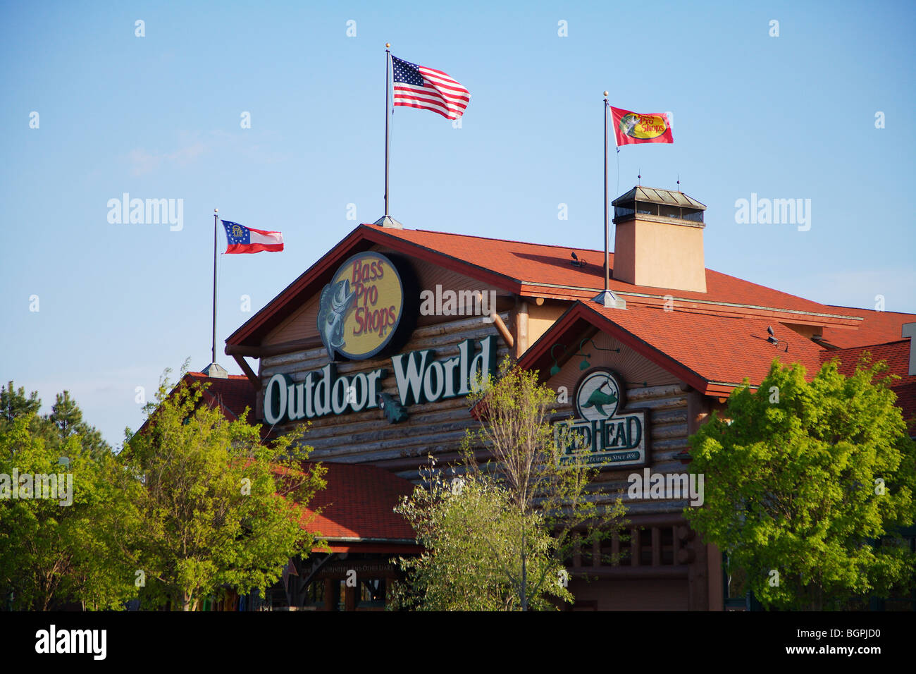 STORE FRONT OF BASS PRO SHOPS OUTDOOR STORE IN COMMERCE ECONOMY