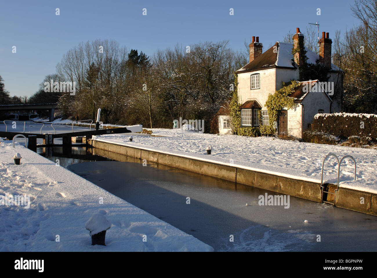 Grand Union Canal at Hatton Bottom Lock in winter with snow, Warwickshire, England, UK Stock Photo