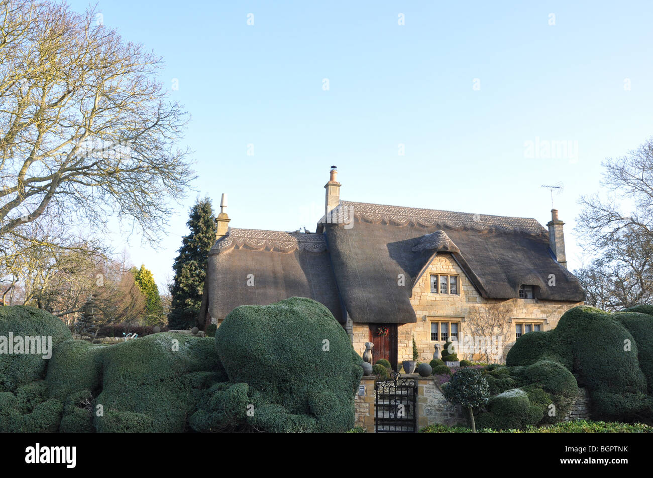 Large thatched house in Chipping Campden Stock Photo