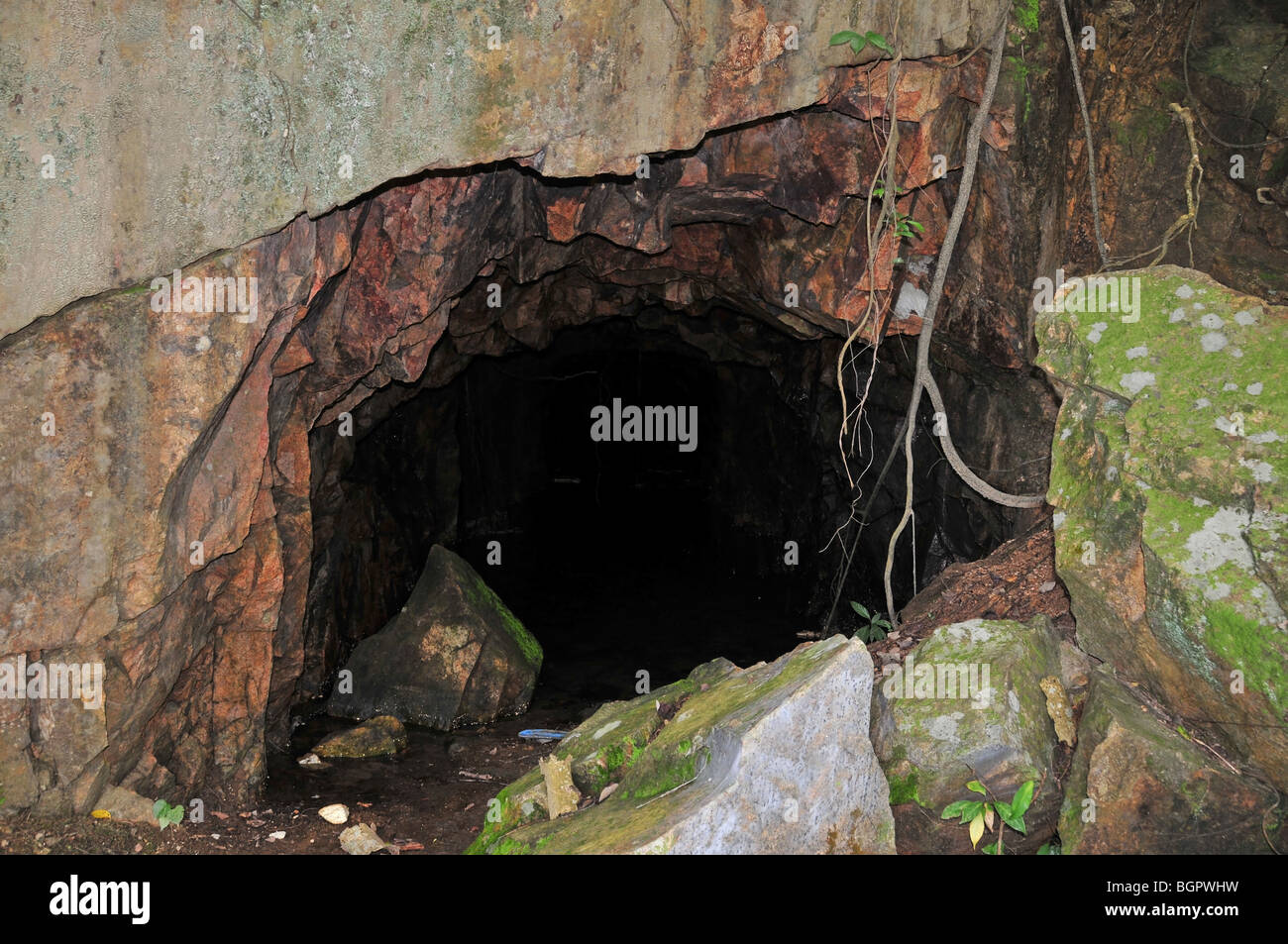 Kamikaze Grotto cave, with entrance boulders, Sok Kwu Wan, Lamma Island, Hong Kong, China Stock Photo