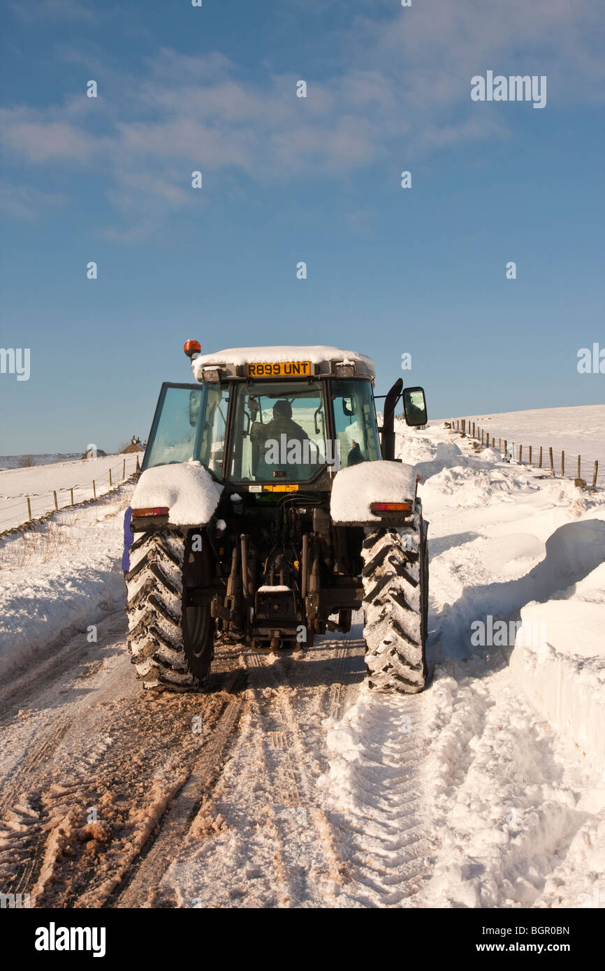 Snow covered tractor hires stock photography and images Alamy