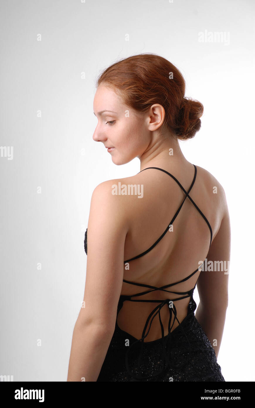 Голова и шея png. Портретные позы для рисования. Голова через плечо. Человек оборачивается через плечо. Человек обернулся.