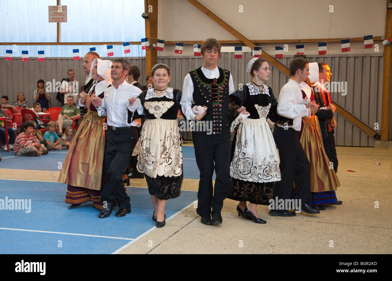 Traditional Breton dancing at Arzano in Finistère Stock Photo - Alamy