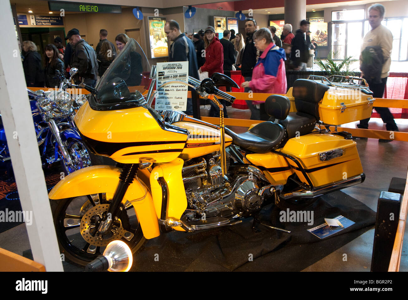 Yellow motorcycle hi-res stock photography and images - Alamy