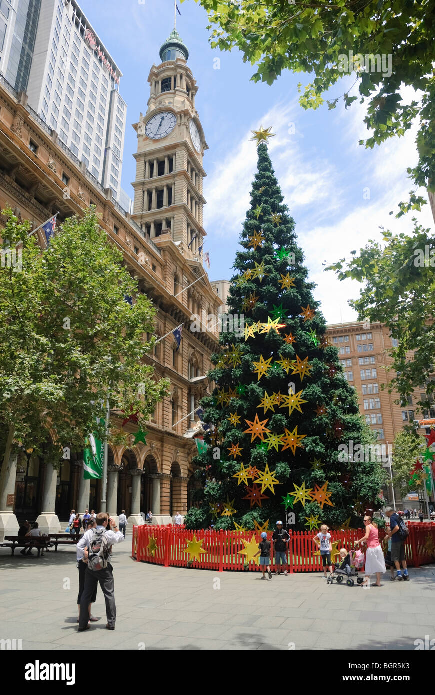 Southern hemisphere Christmas: blue sky and summer clothes Stock Photo ...