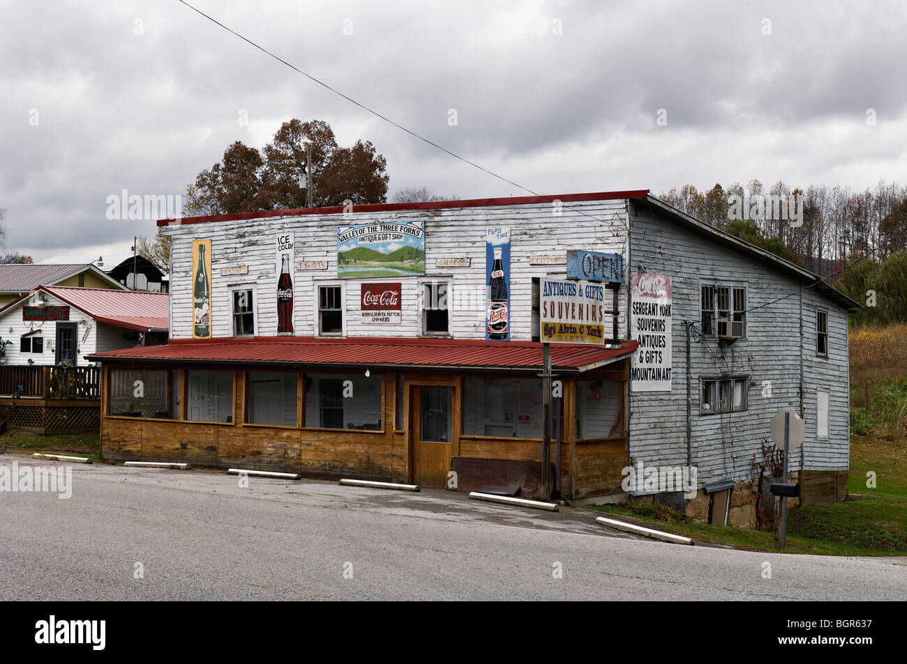 Valley of the Three Forks Antique and Gift Shop in Pall Mall, Tennessee