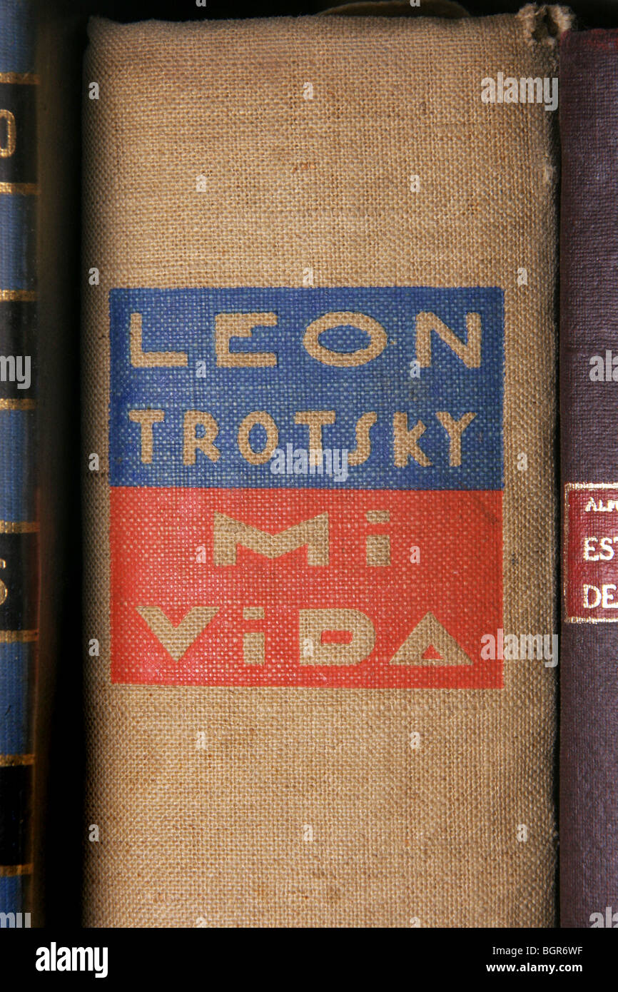 Leon Trotsky. Mi vida ( My life) , spanish edition, very old book of the Russian revolutionary. Stock Photo