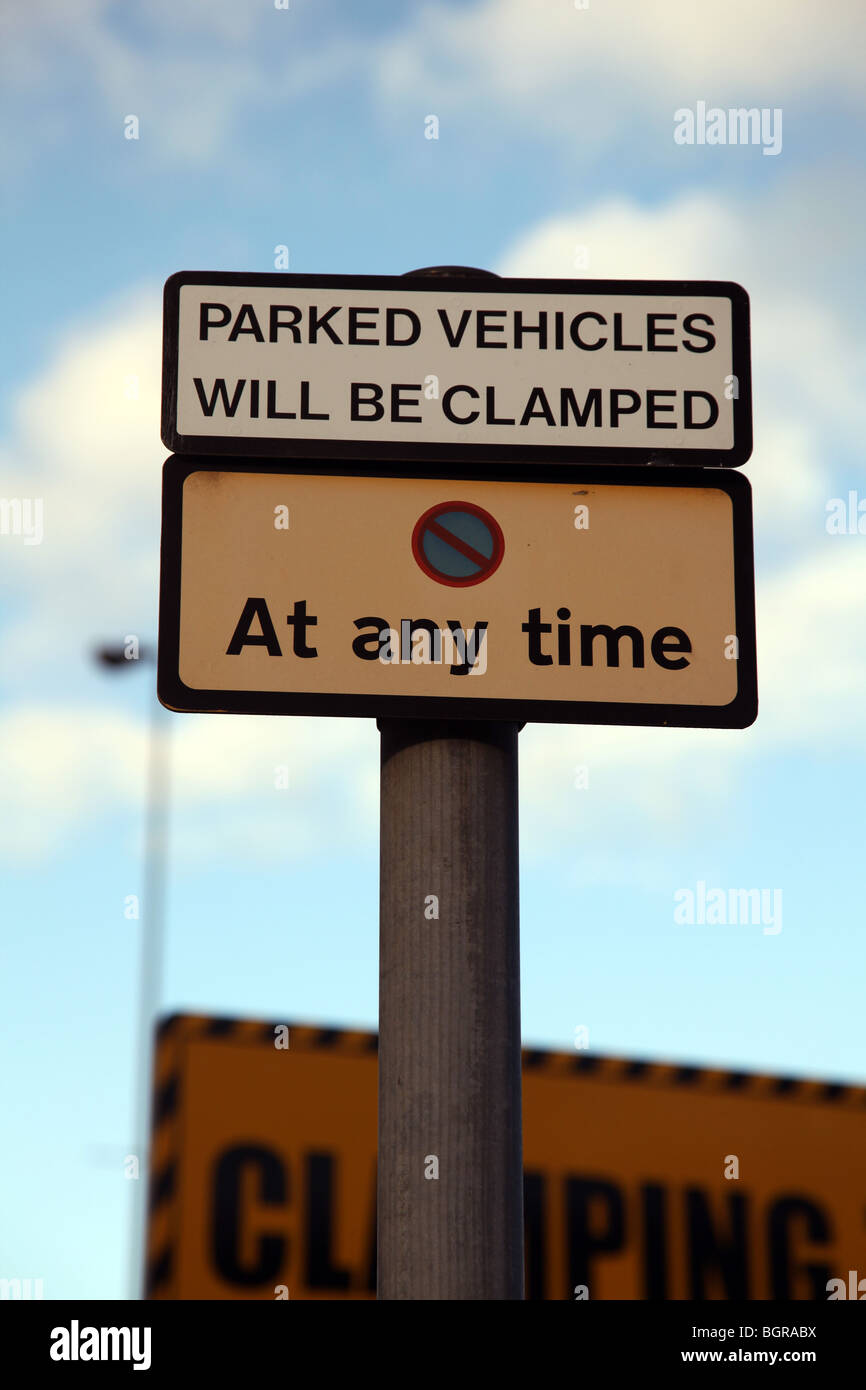 Parking restrictions signpost hires stock photography and images Alamy