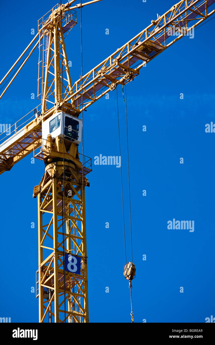 Building crane hi-res stock photography and images - Alamy
