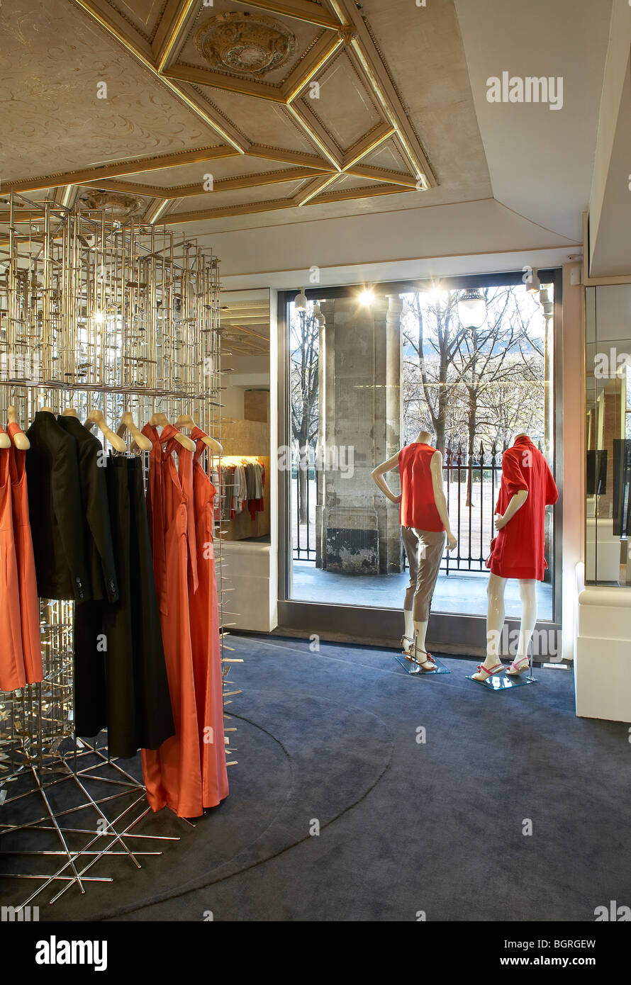 stella mccartney store, interior of store window with mannequins Stock ...