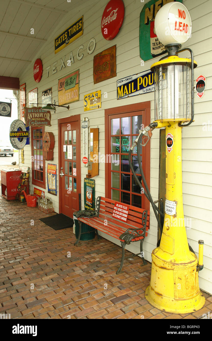 AJD62367, Bowling Green, OH, Ohio, Snook's Dream Cars, antiques, gas station  Stock Photo - Alamy