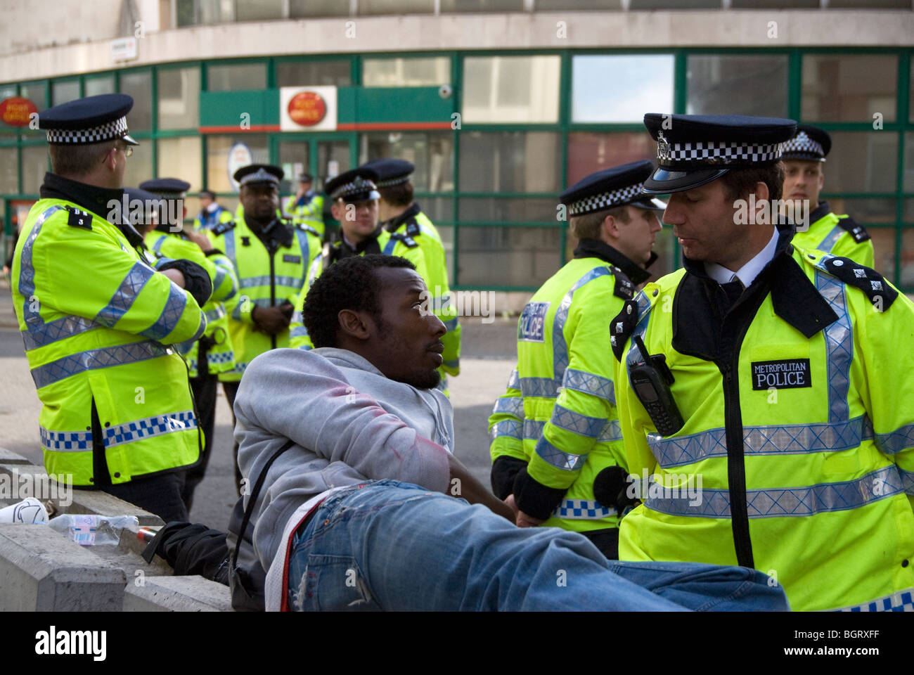 Police officers questioning and chatting to man at protest outside Scotland Yard about the right to protest Stock Photo