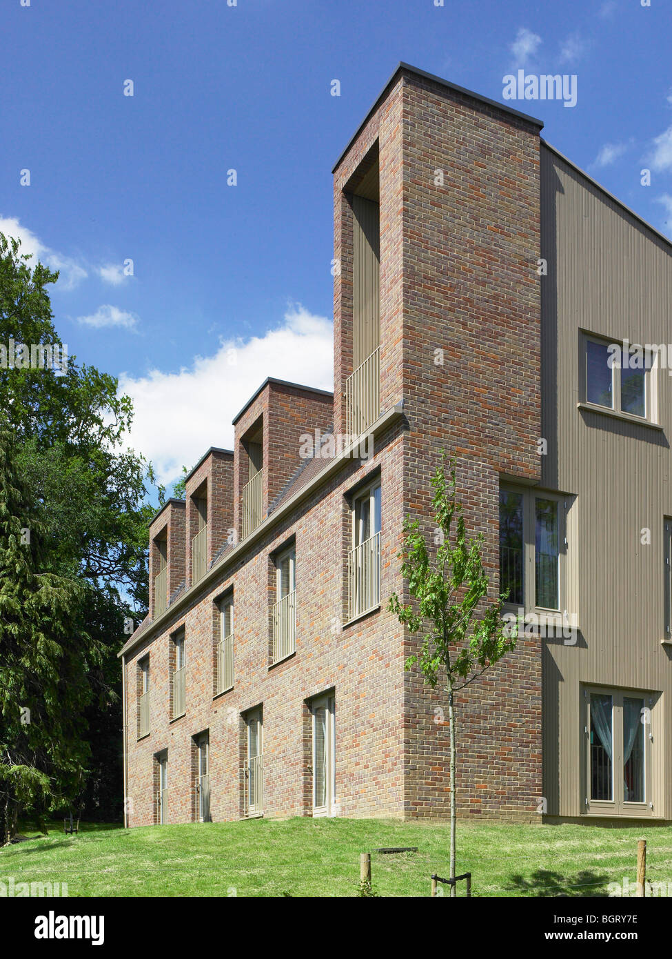 Oblique timber cladding hi-res stock photography and images - Alamy