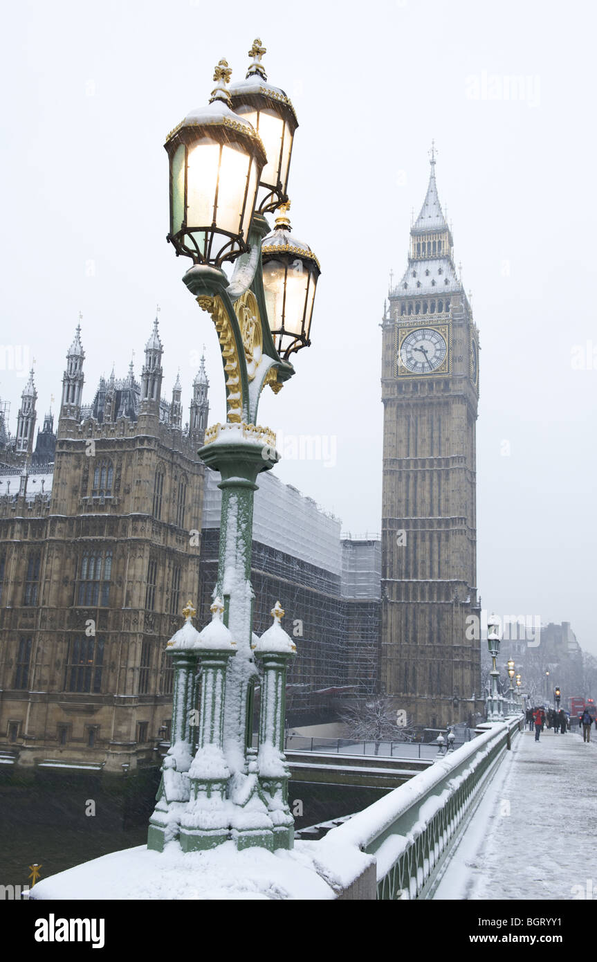Parliament westminster bridge snowing hires stock photography and