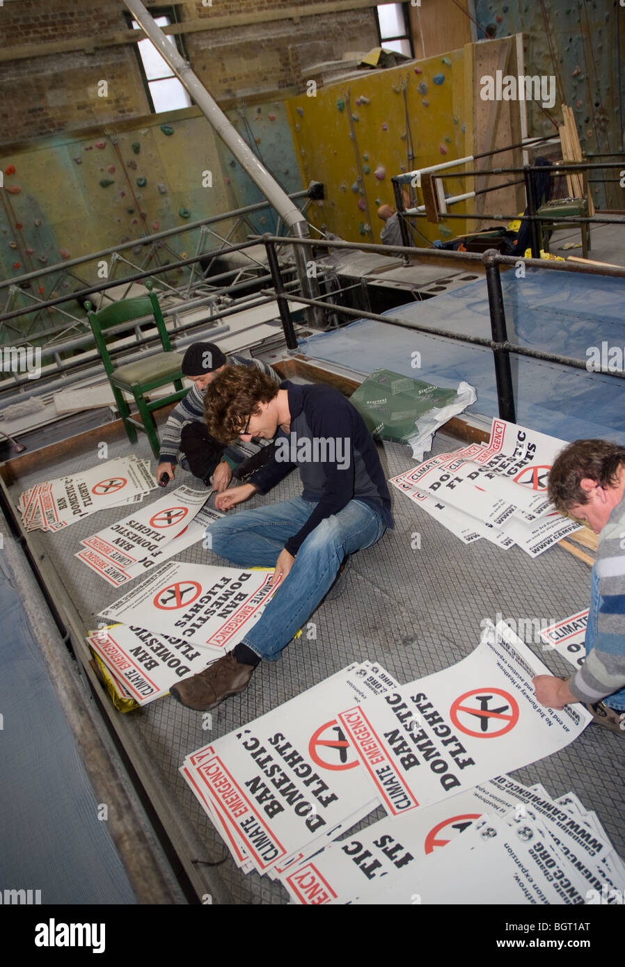 campaigners busy making placard for the 2009 emergency climate rally Stock Photo