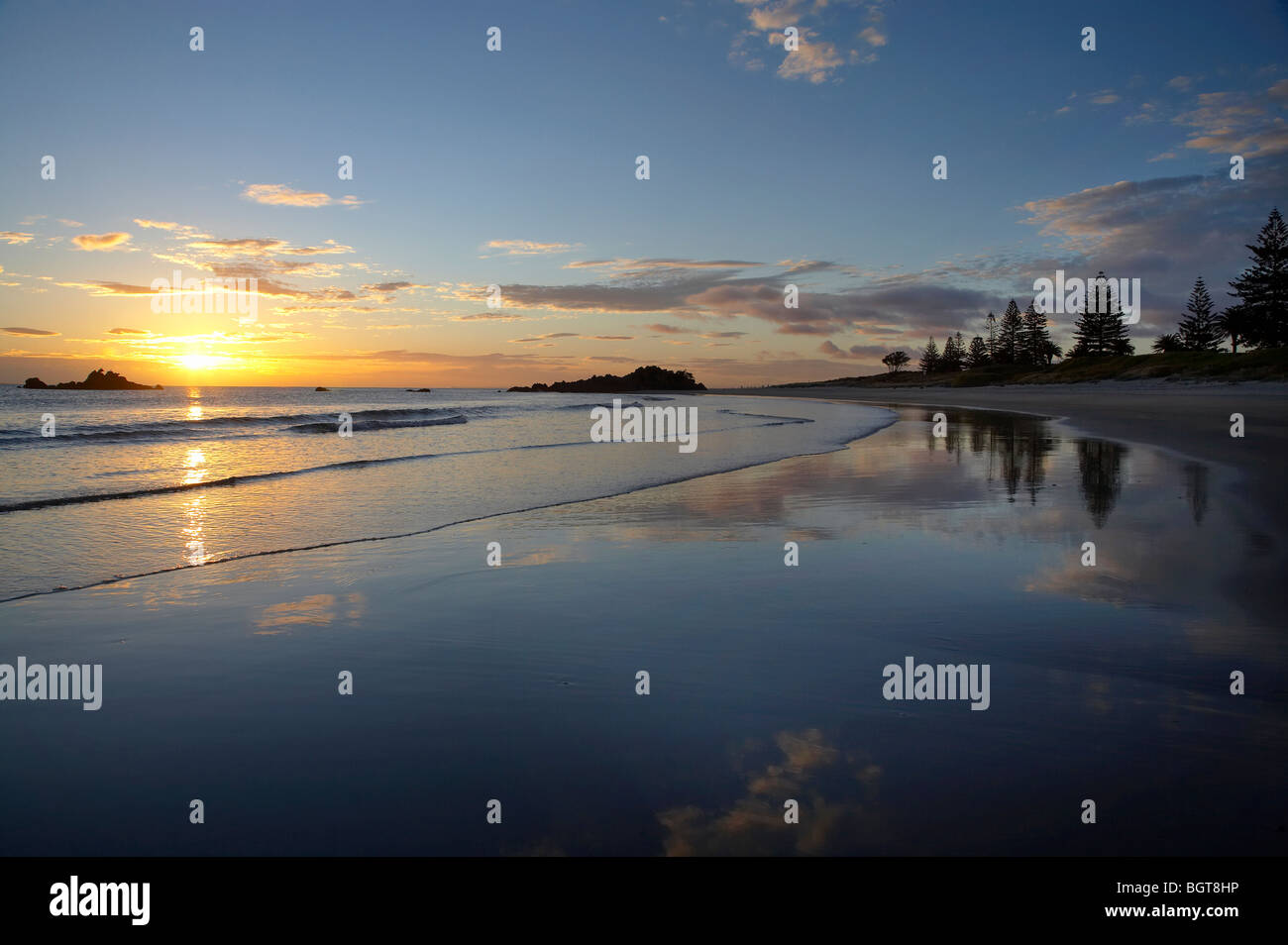 First Light, Mount Maunganui, Bay of Plenty, North Island, New Zealand