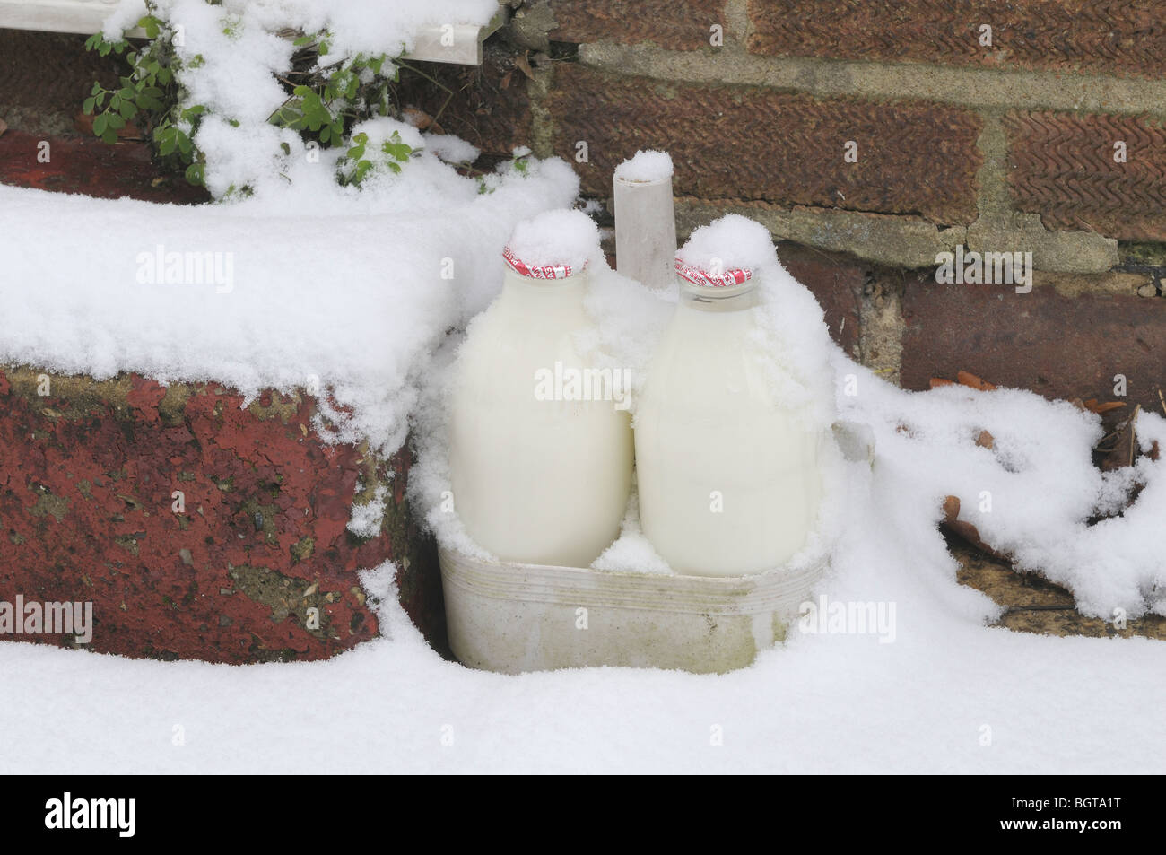 Milk bottles doorstep hires stock photography and images Alamy