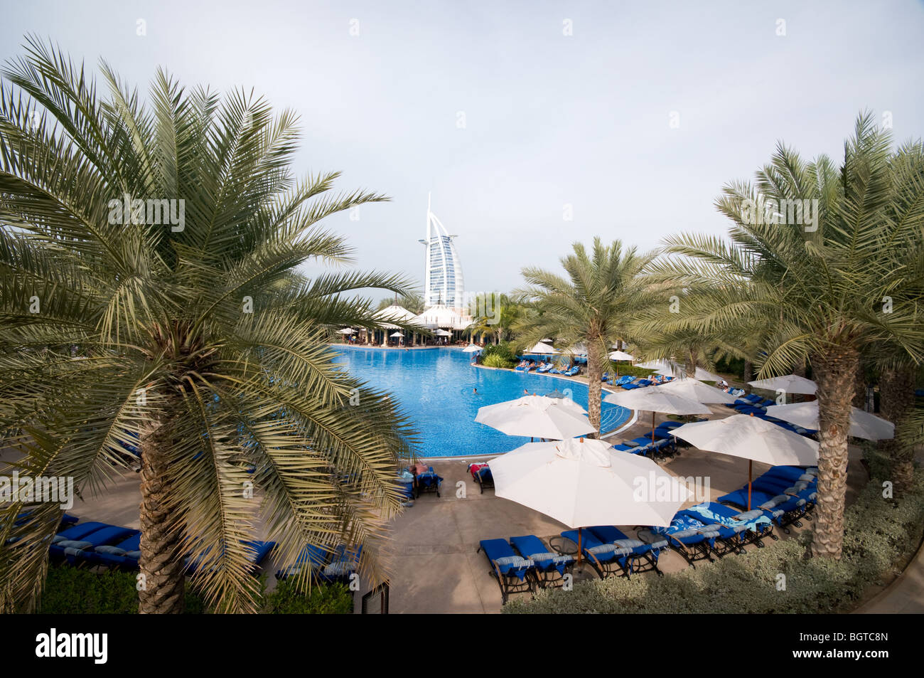 Swimming pool at Al Qasr Hotel, Madinat Jumeirah, Dubai Stock Photo