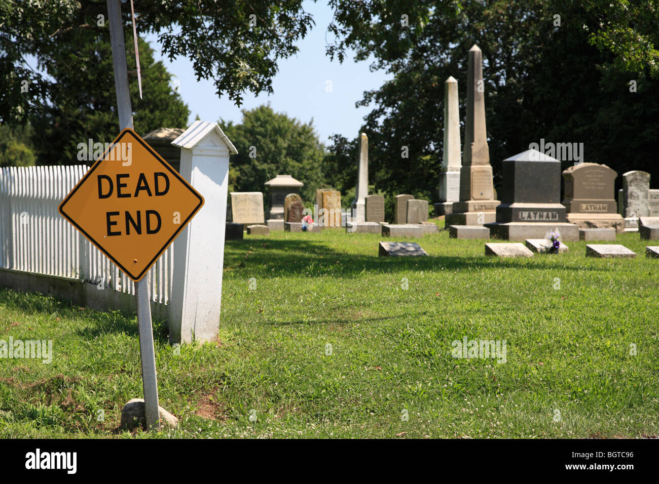 Dead End Sign in front of Cemetery Stock Photo - Alamy