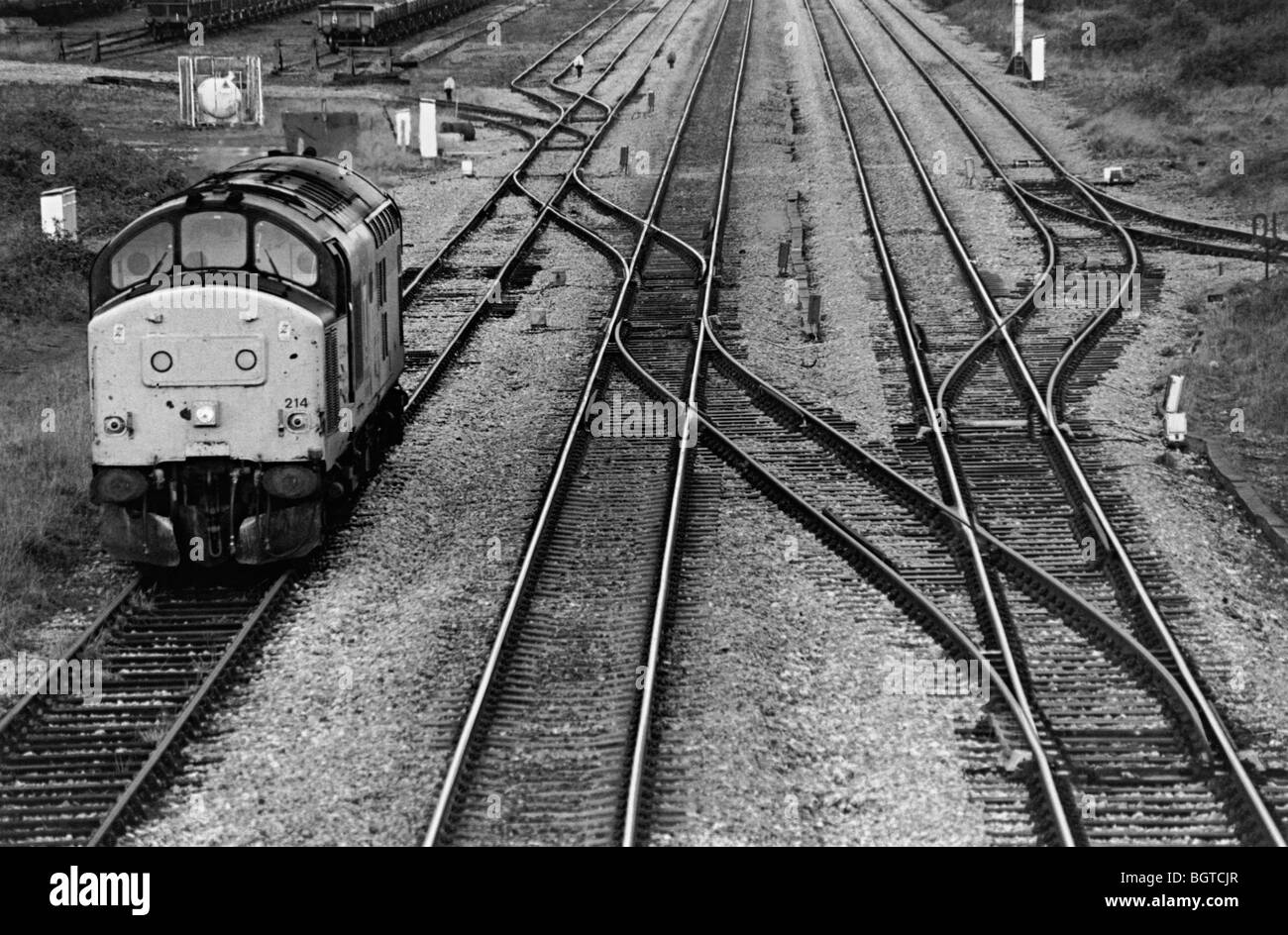 class 37 diesel train picking up freight wagons in wales Stock Photo
