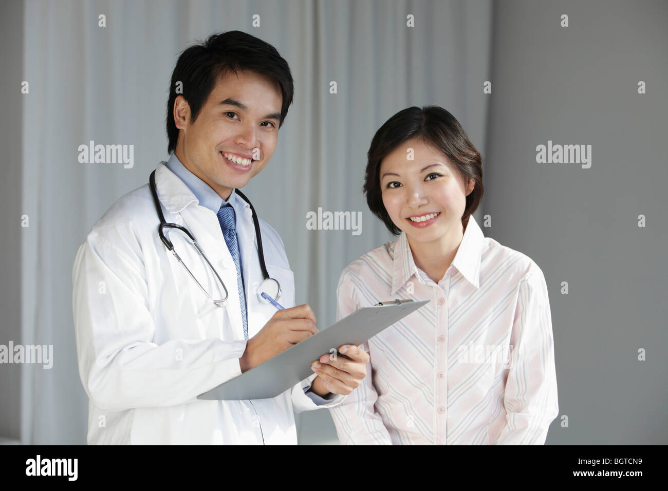 Doctor talking to female patient Stock Photo