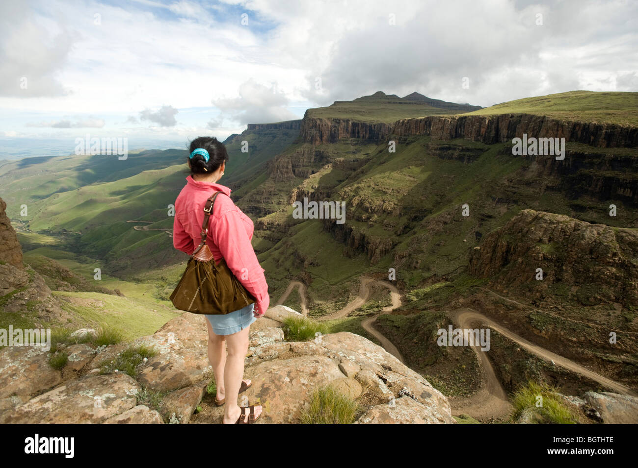 The Sani Pass Which Goes From South Africa To Lesotho Through The Drakensburg Mountains South Africa Lesotho Stock Photo Alamy The Sani Pass Which Goes From South Africa To Lesotho Through The Drakensburg Mountains South Africa Lesotho Stock Photo Alamy