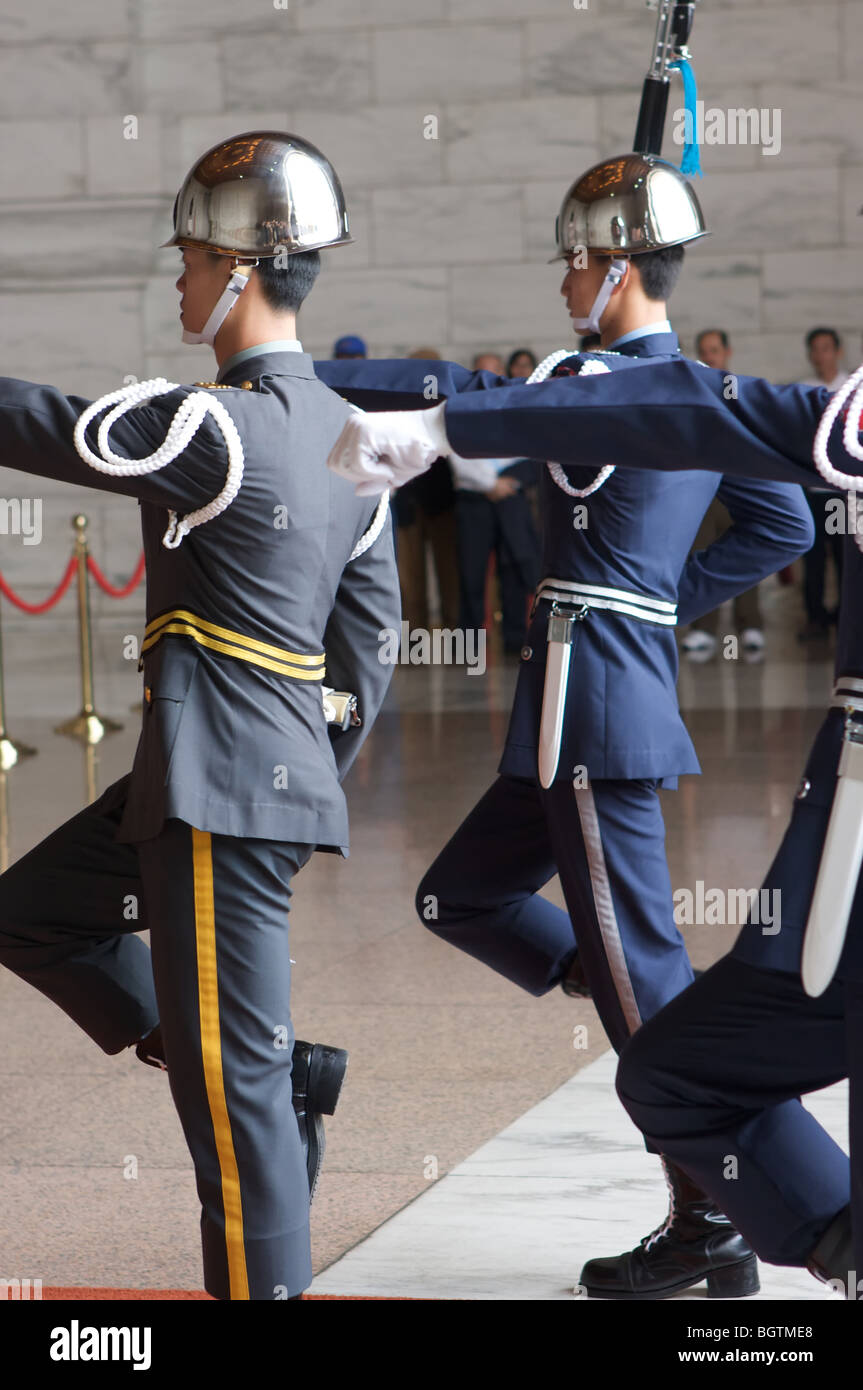 Changing of the guards at chiang kai shek memorial hall Stock Photo - Alamy